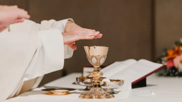 Ile trwa suma w kościele? Odkryj czas mszy niedzielnej i jej znaczenie Ile trwa suma w kościele? Odkryj czas mszy niedzielnej i jej znaczenie